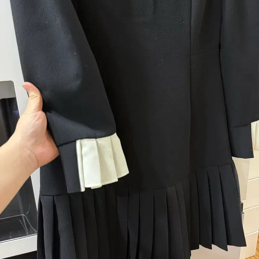 [BUNJANG] TWEE Pleated Mini Dress Black / 5/26까지  TWEE 플리츠 블랙 미니 원피스