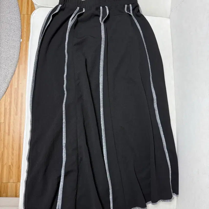 [BUNJANG] Black Long Skirt with White Stitching / 5/26까지 블랙 스티치 롱스커트