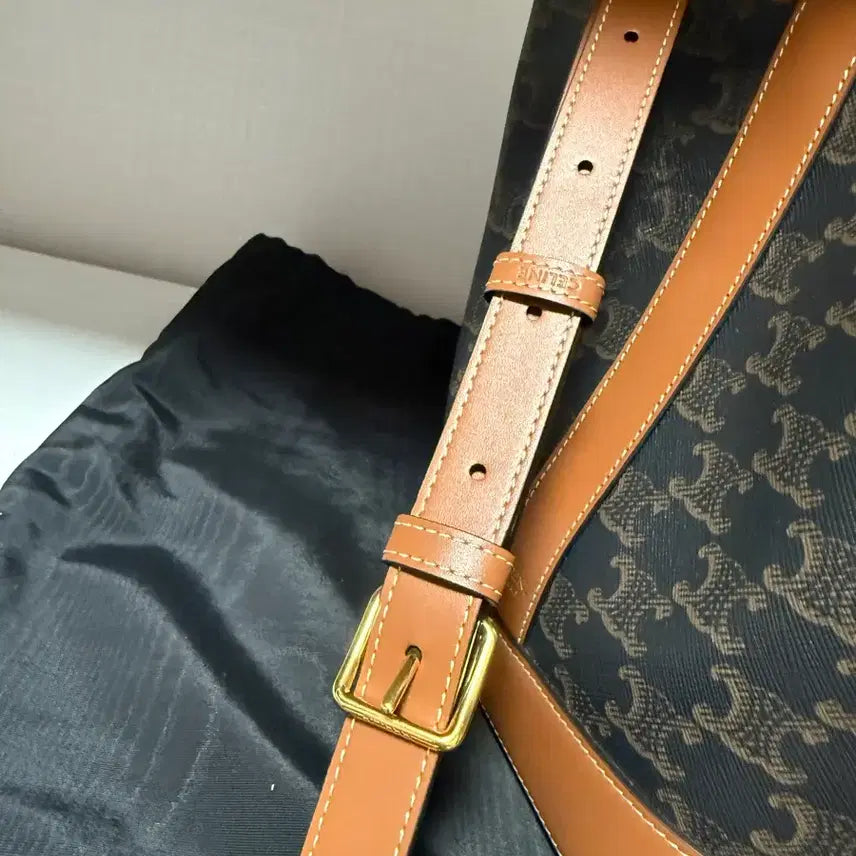 [BUNJANG] Celine Bucket Bag Small / (S급/급매)셀린느 버킷백 스몰 24년 구매