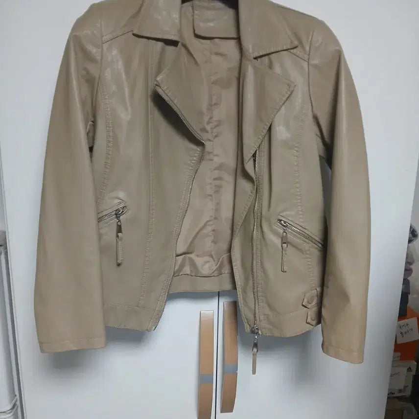[BUNJANG] Unbranded Beige Faux Leather Jacket (Size 55) / 레더자켓 베이지 새것 (55)
