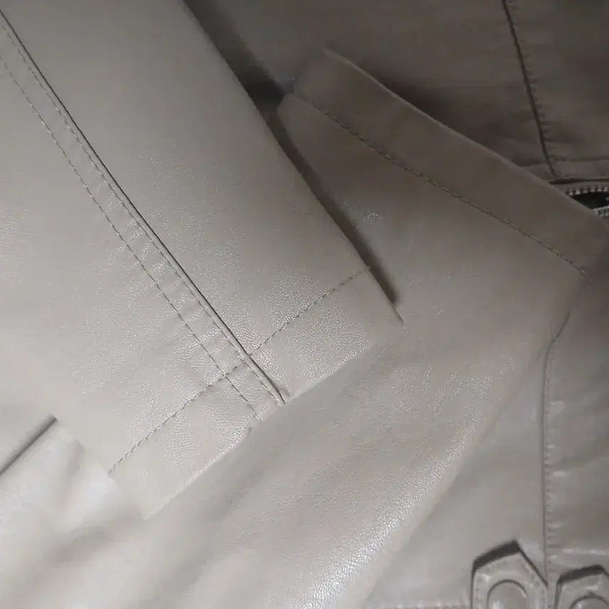 [BUNJANG] Unbranded Beige Faux Leather Jacket / 레더자켓 베이지 새것 (55)