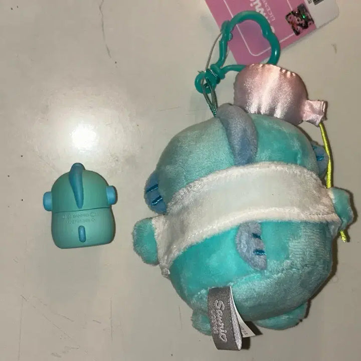 [BUNJANG] Hangyodong Party Doll + Hangyodong Figure / 한교동 파티 인형 + 한교동 울먹 피규어