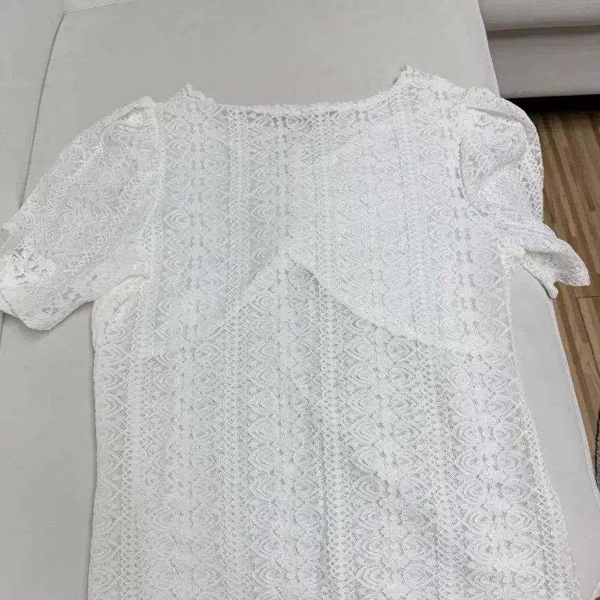 [BUNJANG] White Lace Short-Sleeve Blouse / 5/26까지 미착용 새제품 화이트 레이스 블라우스 반팔