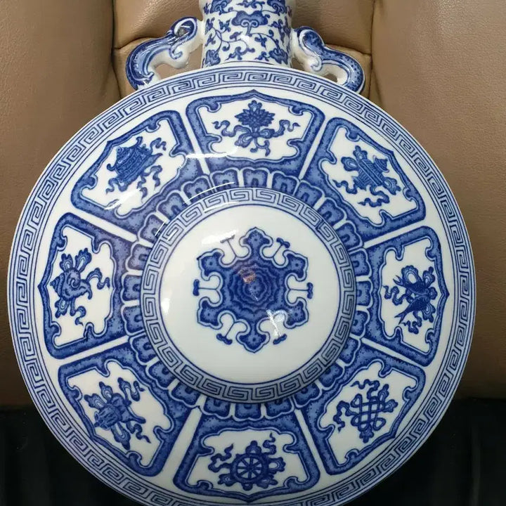 [BUNJANG] Qing Dynasty Qianlong Period Lotus and Eight Treasures Pattern Porcelain Flat Bottle / 청.건륭제기물/연화팔보문.편병