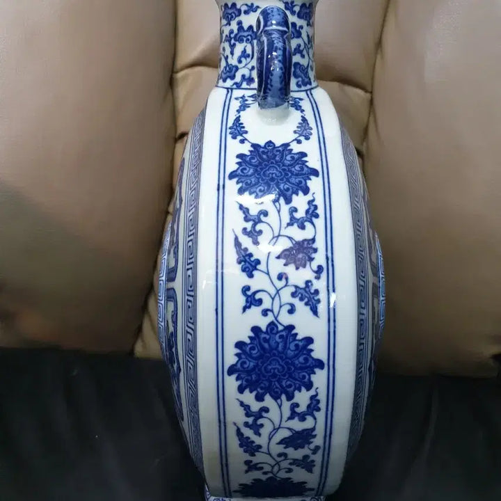 [BUNJANG] Qing Dynasty Qianlong Period Lotus and Eight Treasures Pattern Porcelain Flat Bottle / 청.건륭제기물/연화팔보문.편병