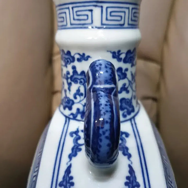 [BUNJANG] Qing Dynasty Qianlong Period Lotus and Eight Treasures Pattern Porcelain Flat Bottle / 청.건륭제기물/연화팔보문.편병