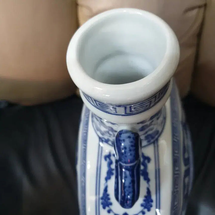 [BUNJANG] Qing Dynasty Qianlong Period Lotus and Eight Treasures Pattern Porcelain Flat Bottle / 청.건륭제기물/연화팔보문.편병