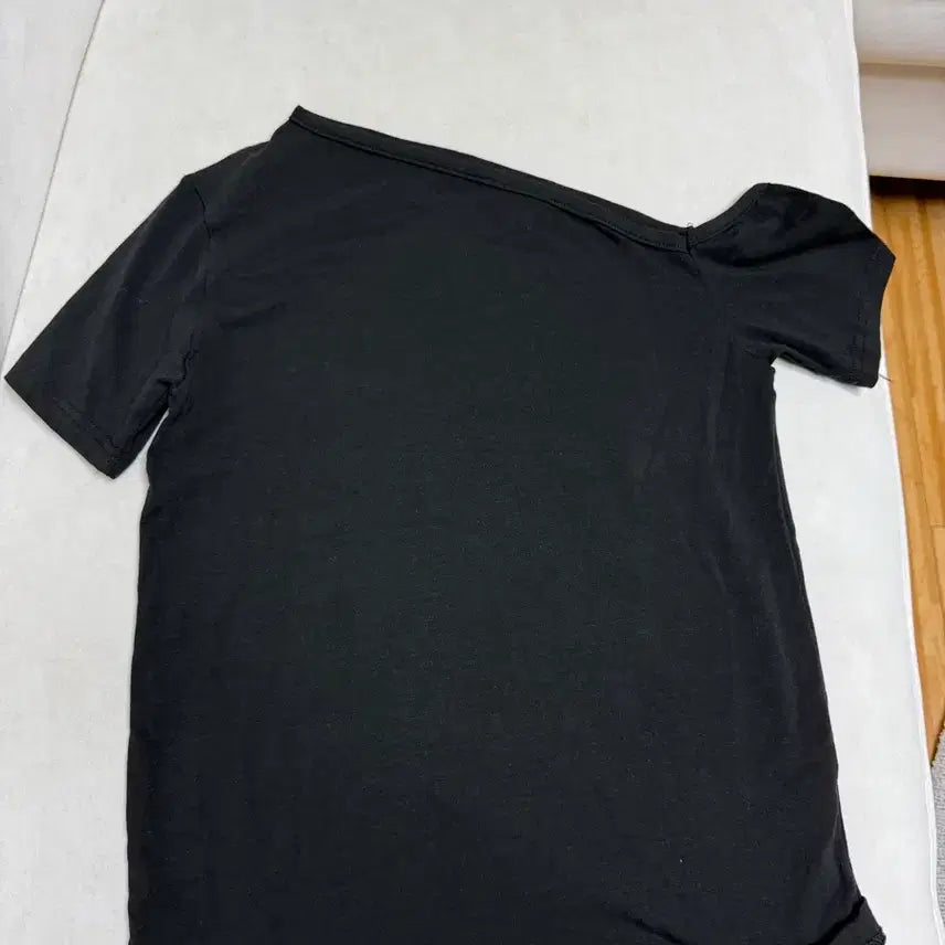 [BUNJANG] Unbalanced Black Short-Sleeve T-Shirt / 5/26까지 미착용 새제품 언발란스 블랙 반팔 티셔츠