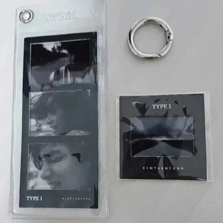 [BUNJANG] BTS V Film Keyring Bundle Set / 방탄 태형 필름 키링(화이트+블랙)일괄양도