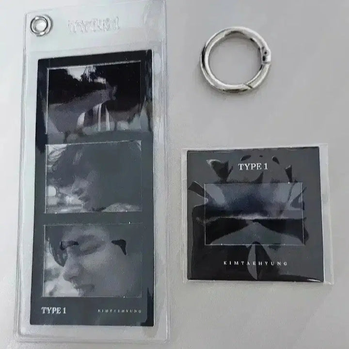 [BUNJANG] BTS V Film Keyring Bundle Set / 방탄 태형 필름 키링(화이트+블랙)일괄양도