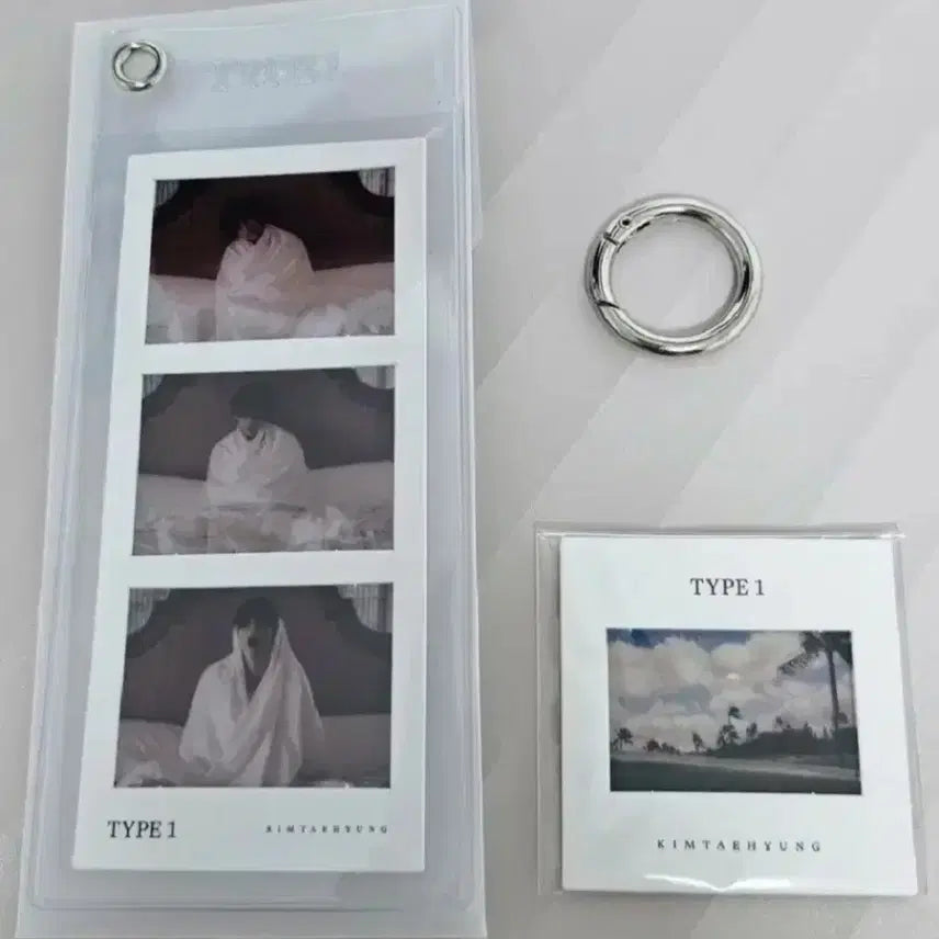 [BUNJANG] BTS V Film Keyring Bundle Set / 방탄 태형 필름 키링(화이트+블랙)일괄양도