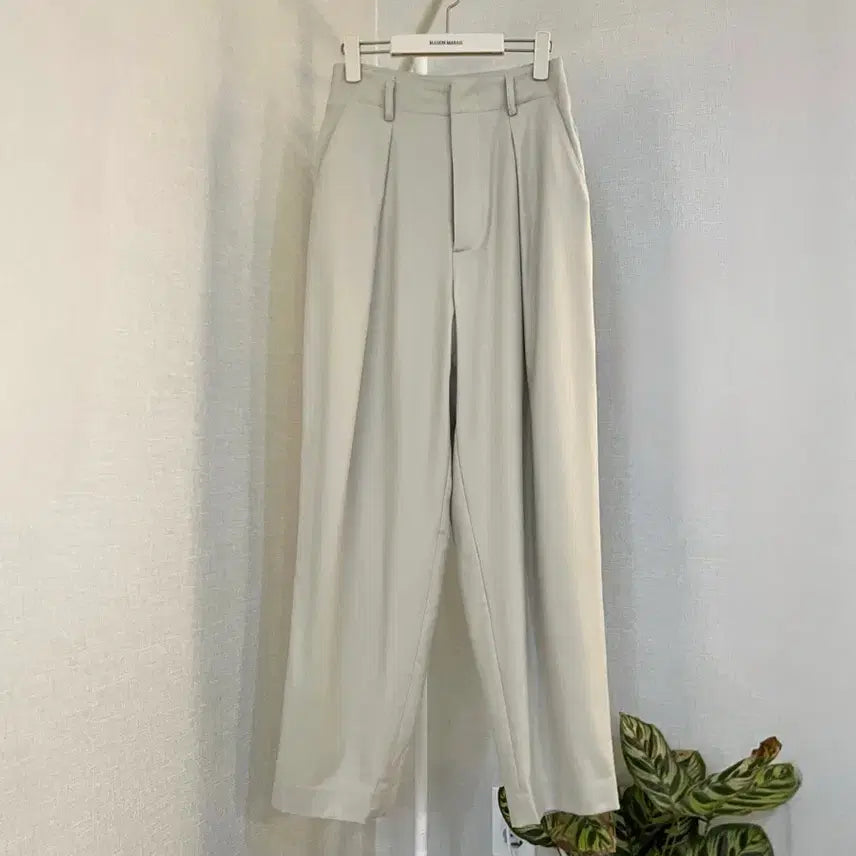 [BUNJANG] Maison Marithe Wide Spring White Slacks Women's Loose Fit Pants / 메종마레 와이드봄 화이트슬랙스 여자루즈핏 팬츠
