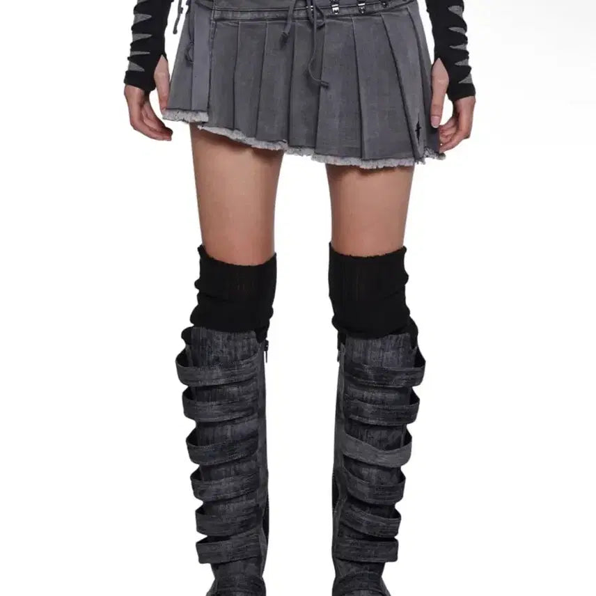 [BUNJANG] Dolls Kill Darker Wavs Pleated Buckle Mini Skirt Denim Gray / 돌스킬 darker wavs 플리츠 버클 미니 스커트 데님 그레이