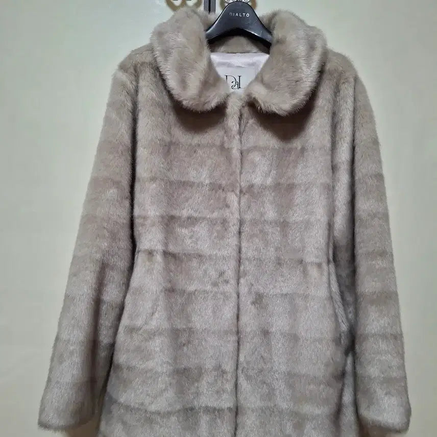 [BUNJANG] DAL Sapphire Mink Eco-Fur Jacket / DAL 데일리룩 에코퍼  사파이어밍크 퍼자켓  66날씬77