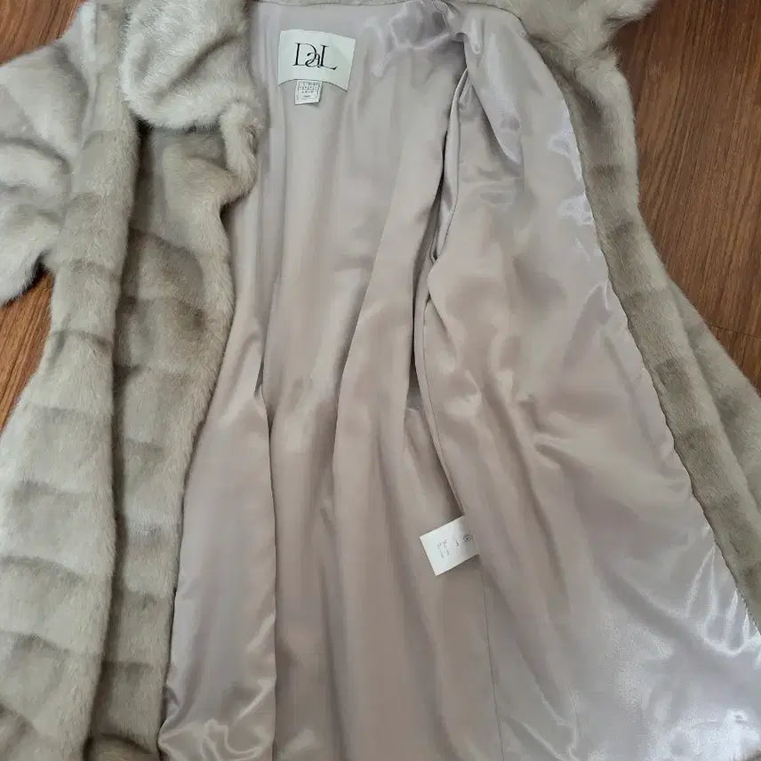 [BUNJANG] DAL Sapphire Mink Eco-Fur Jacket / DAL 데일리룩 에코퍼  사파이어밍크 퍼자켓  66날씬77