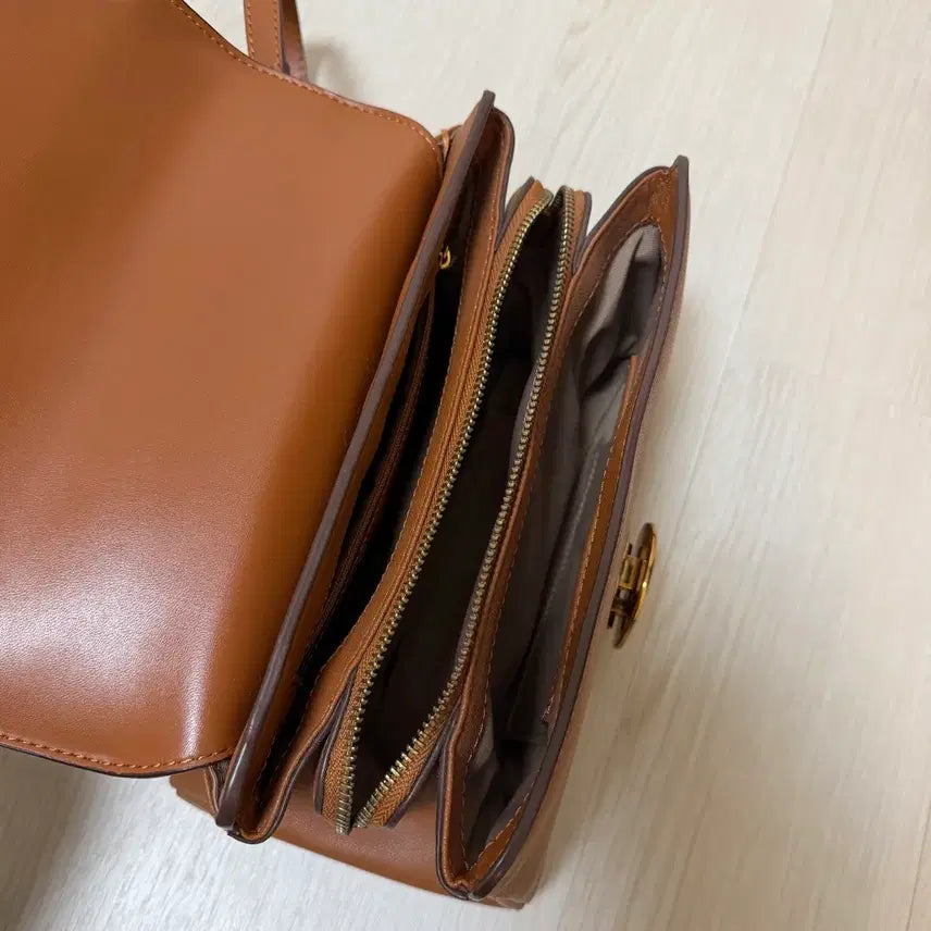 [BUNJANG] Charles & Keith Shoulder Bag / 찰스앤키스 숄더백