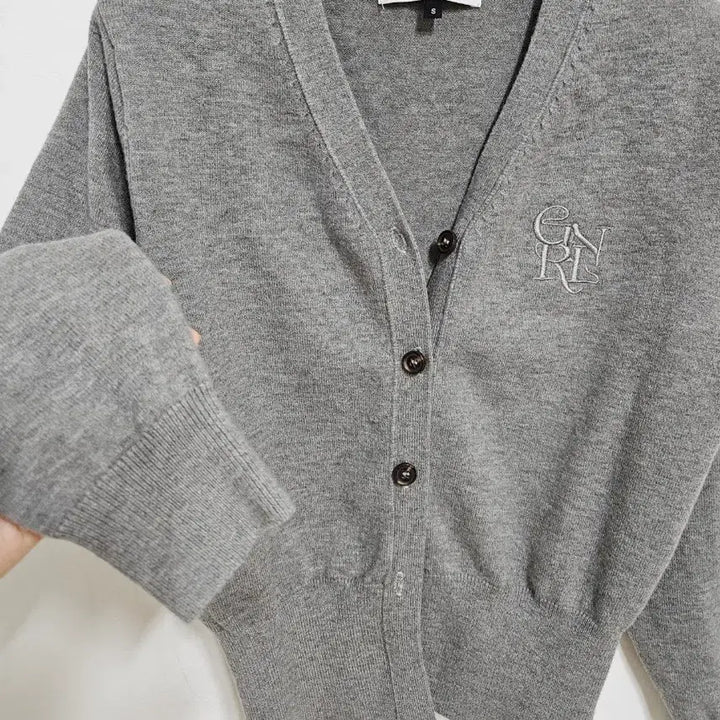 [BUNJANG] General Idea Embroidered Cardigan / 제너럴아이디어 자수 가디건