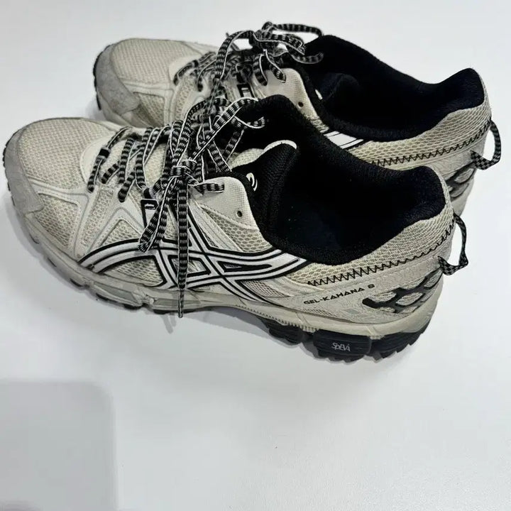 [BUNJANG] Asics Gel-Kahana Cream/Black Sneakers / 아식스 젤 카하나 265