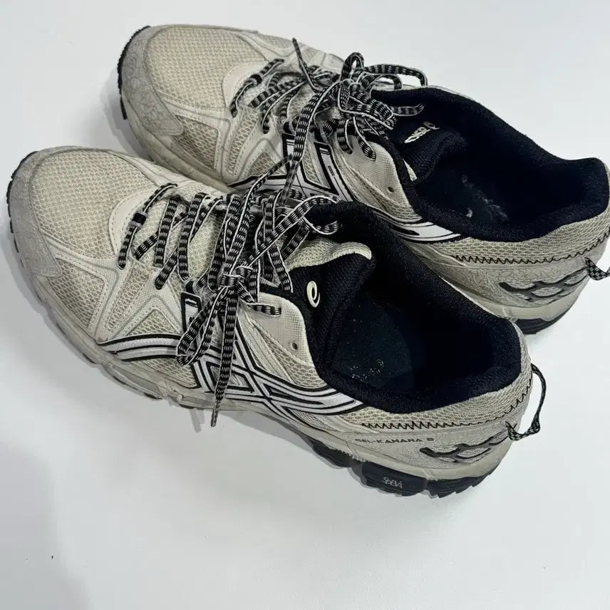 [BUNJANG] Asics Gel-Kahana Cream/Black Sneakers / 아식스 젤 카하나 265