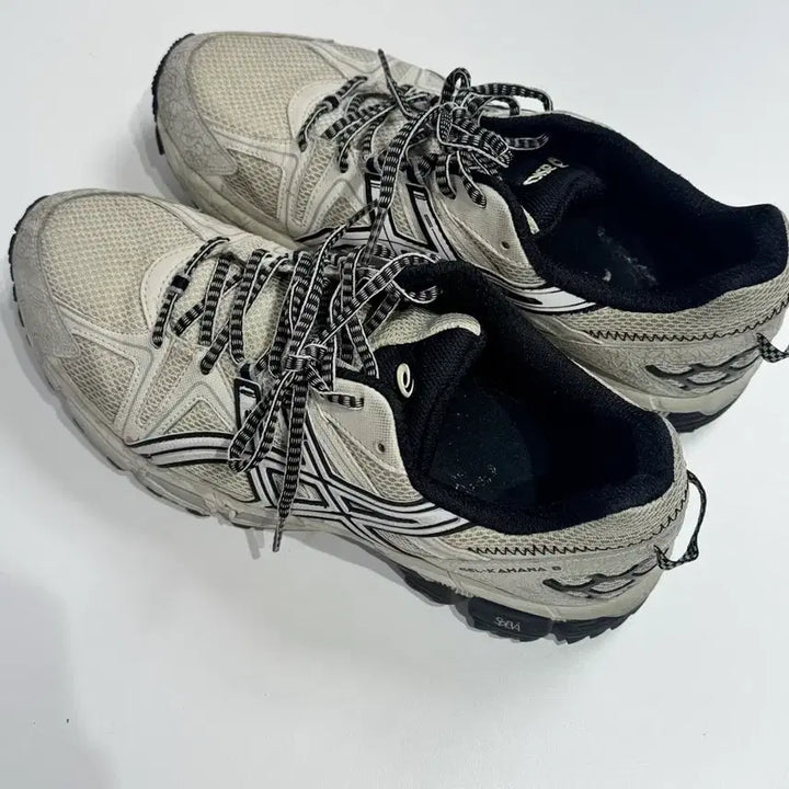 [BUNJANG] Asics Gel-Kahana Cream/Black Sneakers / 아식스 젤 카하나 265