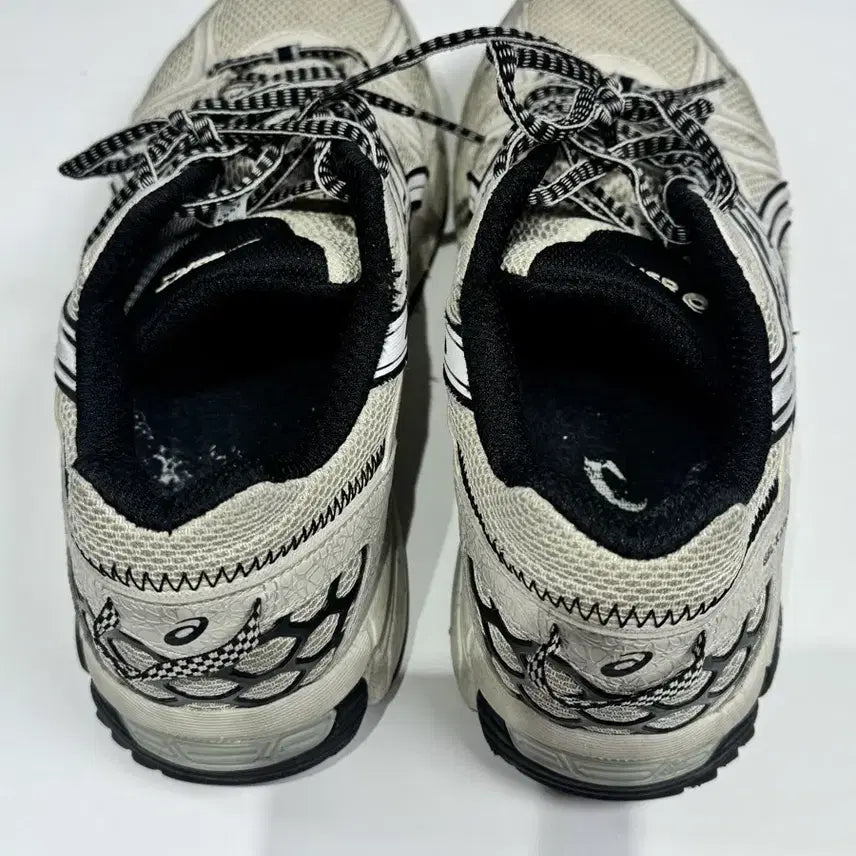 [BUNJANG] Asics Gel-Kahana Cream/Black Sneakers / 아식스 젤 카하나 265