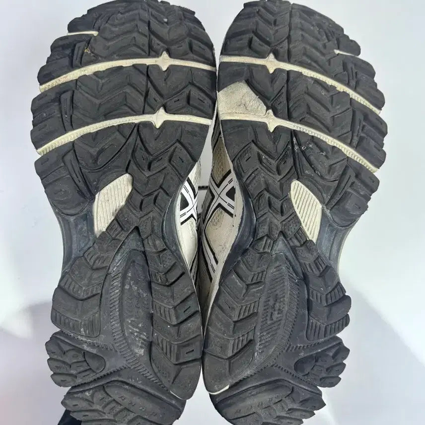 [BUNJANG] Asics Gel-Kahana Cream/Black Sneakers / 아식스 젤 카하나 265