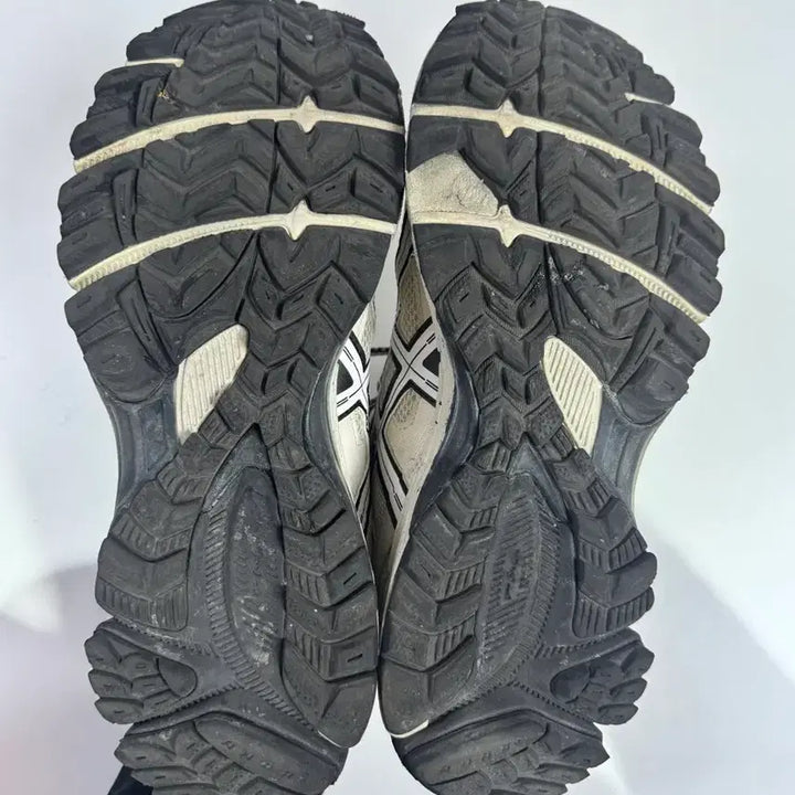 [BUNJANG] Asics Gel-Kahana Cream/Black Sneakers / 아식스 젤 카하나 265