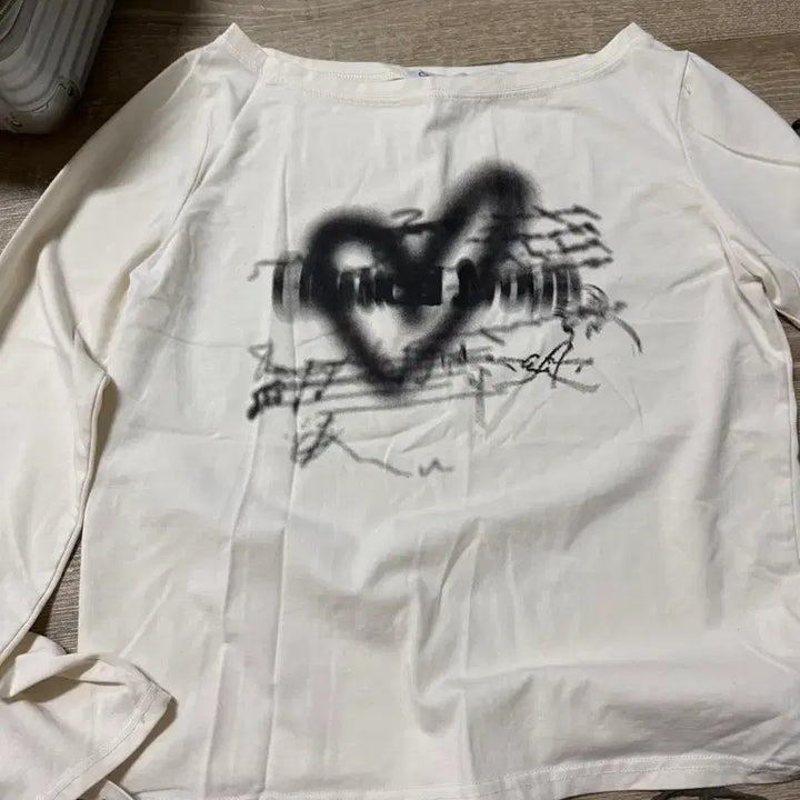[SOLD OUT] 세릭 cerric heart boat neck top  원숄더  탑