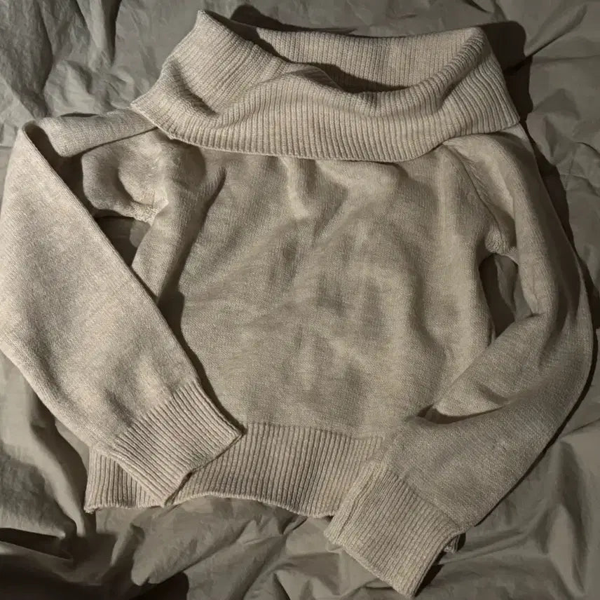 [BUNJANG] Off-Shoulder Knit Top / 오프숄더 니트 아이보리