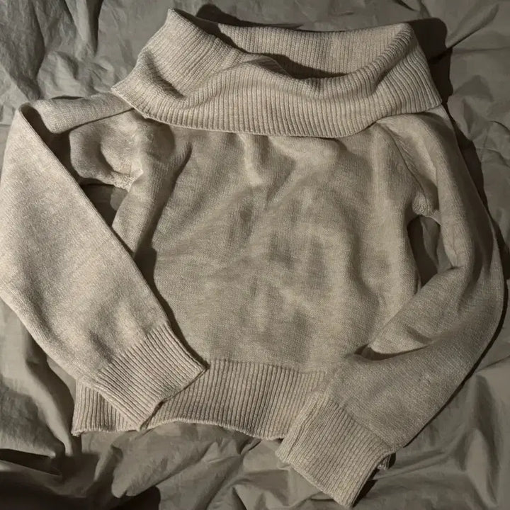 [BUNJANG] Off-Shoulder Knit Top / 오프숄더 니트 아이보리