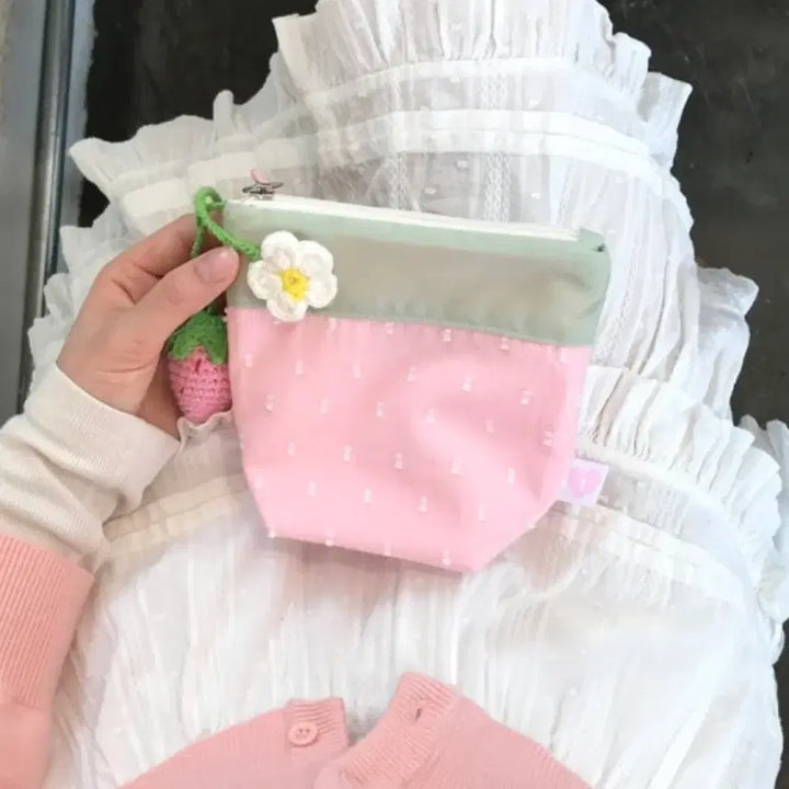 [BUNJANG] ITZY Chaeryeong Strawberry Pouch / (새상품)아이썸머리 딸기 파우치 빨강 핑크 아일릿 원희 아이브 레이 나연