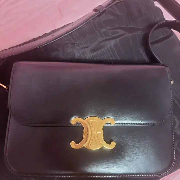 [BUNJANG] Celine Triomphe Crossbody Medium Black Bag / 정품)급처상태양호!셀린느 트리옹프 크로스백 미듐블랙 가방 백화점 영수증O