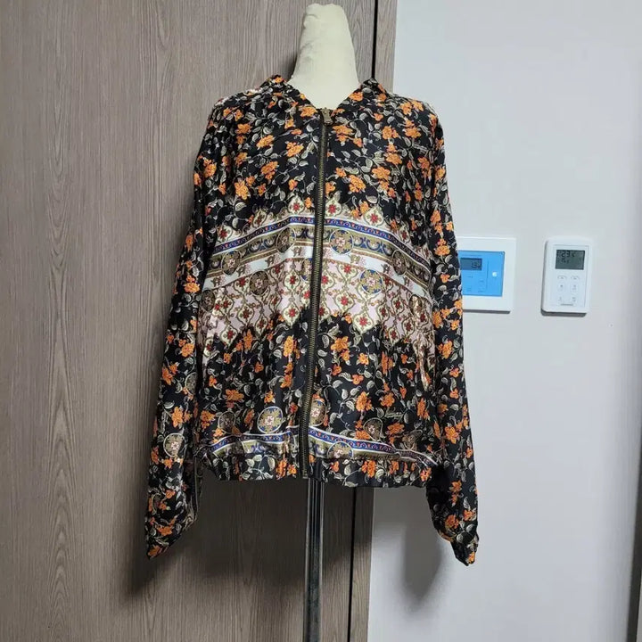 [BUNJANG] Zara Flower Pattern Bomber Jacket Black L Unisex / 자라 상태좋은 플라워 패턴 블랙 봄버 자켓 L 남녀공용