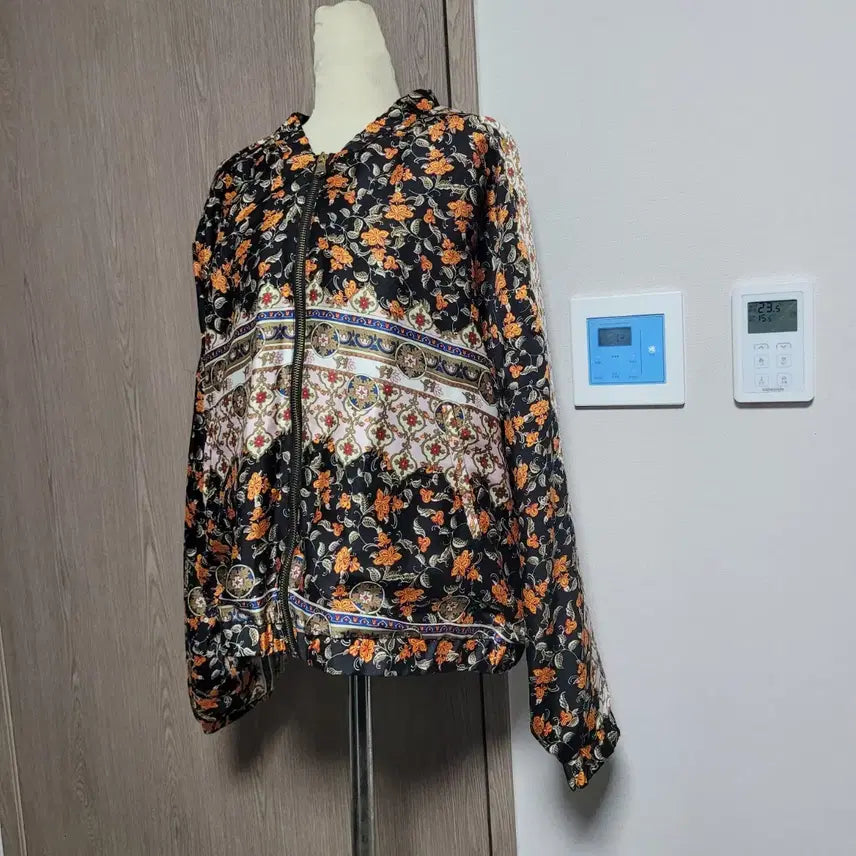 [BUNJANG] Zara Flower Pattern Bomber Jacket Black L Unisex / 자라 상태좋은 플라워 패턴 블랙 봄버 자켓 L 남녀공용