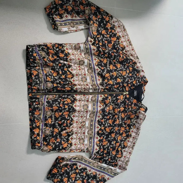[BUNJANG] Zara Flower Pattern Bomber Jacket Black L Unisex / 자라 상태좋은 플라워 패턴 블랙 봄버 자켓 L 남녀공용