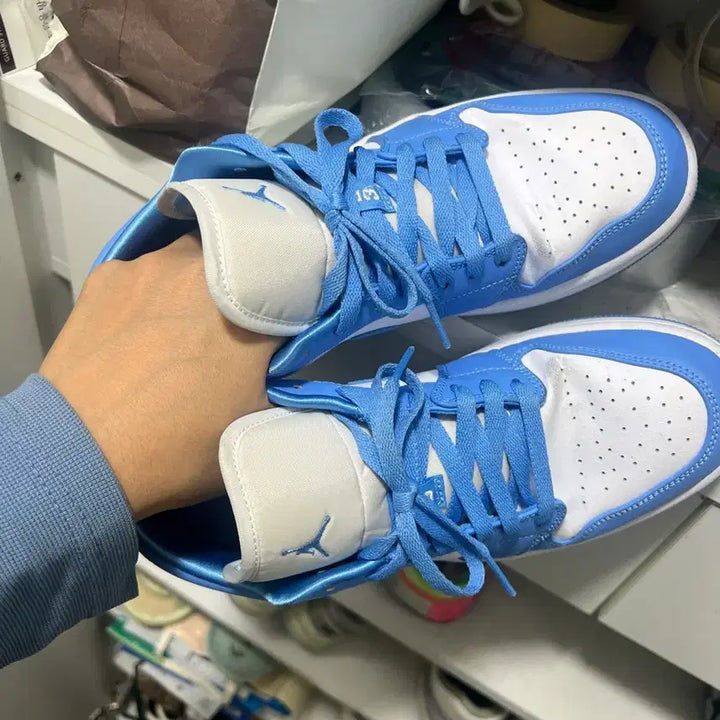 [BUNJANG] Nike Jordan 1 Low UNC University Blue Sneakers / 조던1로우 unc유니버시티 블루 270