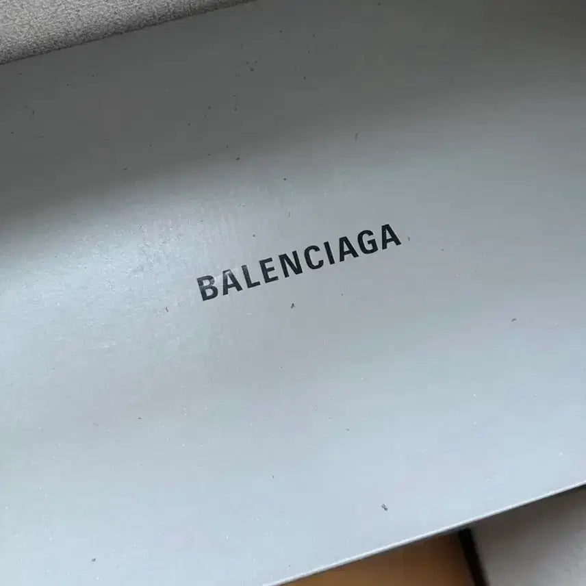 [BUNJANG] Balenciaga 3XL Light Beige Size 40 / 발렌시아가 3XL 라이트 베이지 40 사이즈