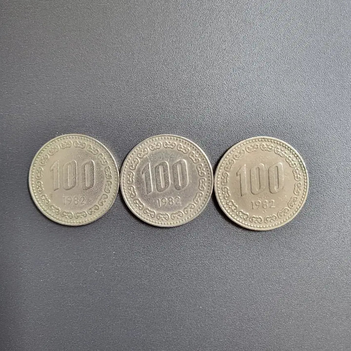 [BUNJANG] 1982 Korean 100 Won Coins / 1982 년도 100원 동전 3개 판매합니다