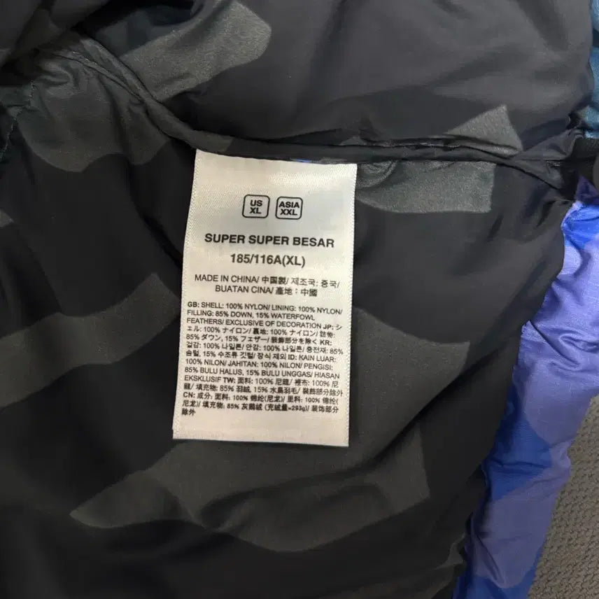 [BUNJANG] KAWS x The North Face Padded Jacket / 급처!새상품급 노스페이스 KAWS 콜라보 패딩