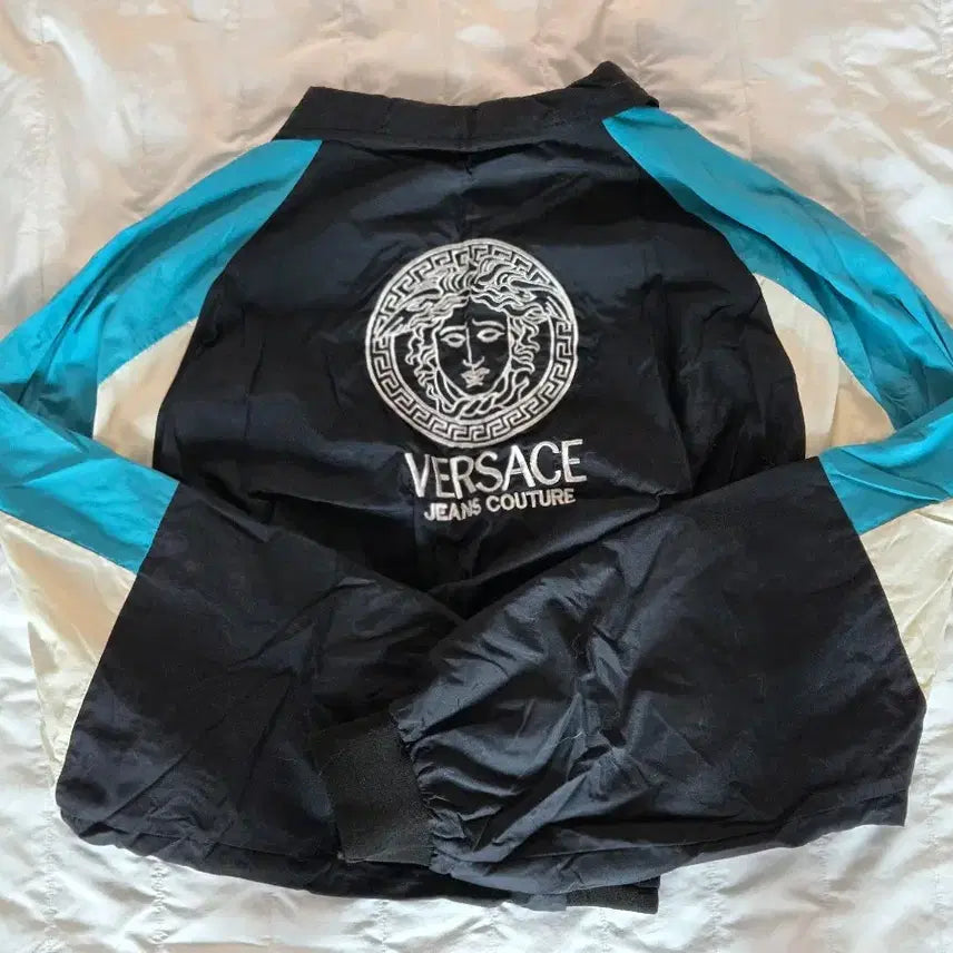 [BUNJANG] Versace Old School Crop Windbreaker Jacket / 베르사체 올드스쿨 크롭 바람막이 빅로고 백로고  메두사 s급 넉넉사이즈