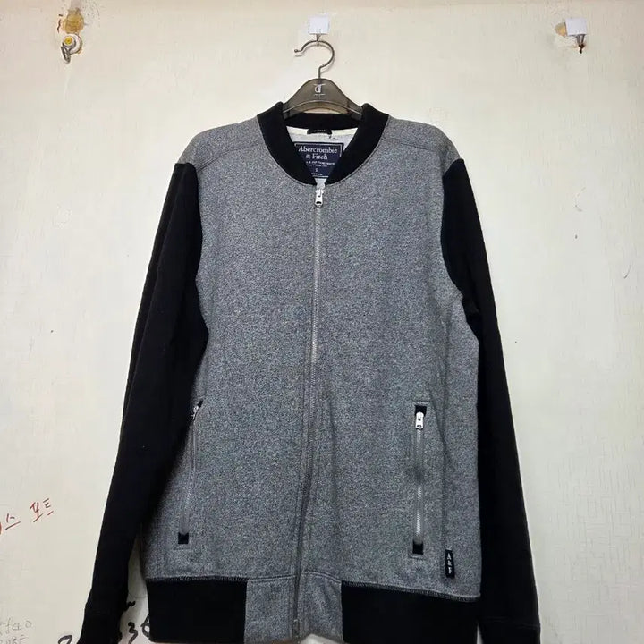 [BUNJANG] Abercrombie & Fitch Gray/Black Baseball Jacket / 아베크롬비 회색/검정 야구 점퍼
