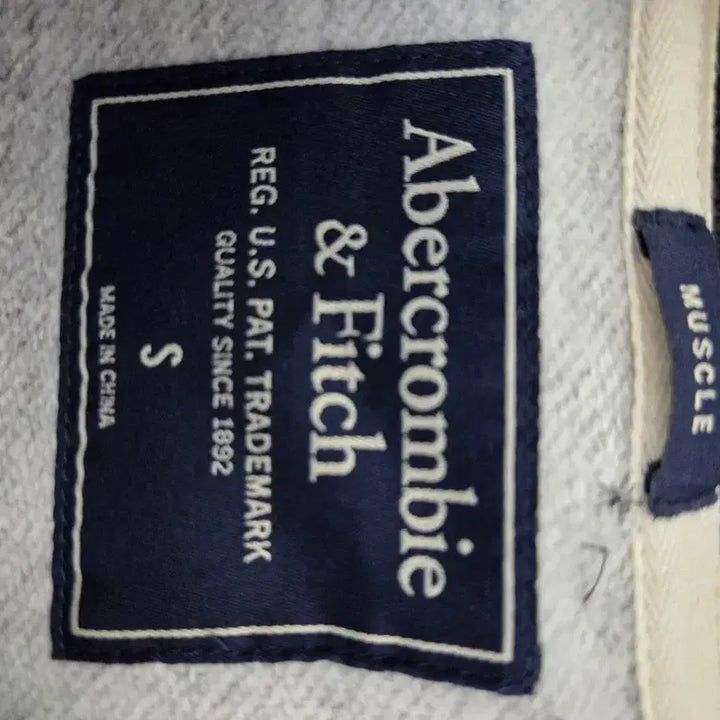 [BUNJANG] Abercrombie & Fitch Gray/Black Baseball Jacket / 아베크롬비 회색/검정 야구 점퍼