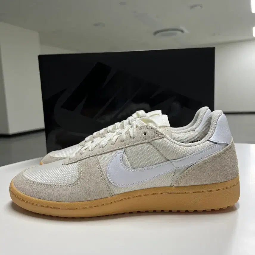 [BUNJANG] Nike Sneakers (Size 265) / (정품 나코탭 새상품) 깔끔한 나이키 스니커즈 (사이즈 260 / 265