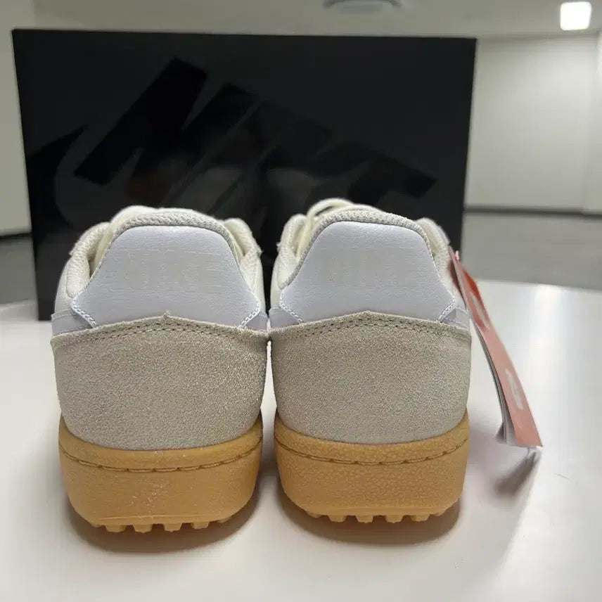 [BUNJANG] Nike Sneakers (Size 265) / (정품 나코탭 새상품) 깔끔한 나이키 스니커즈 (사이즈 260 / 265