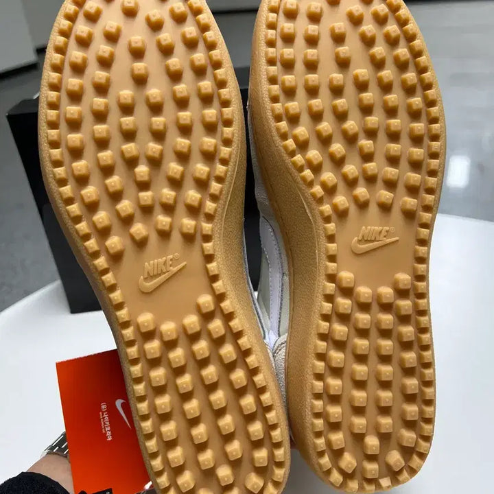 [BUNJANG] Nike Sneakers (Size 265) / (정품 나코탭 새상품) 깔끔한 나이키 스니커즈 (사이즈 260 / 265