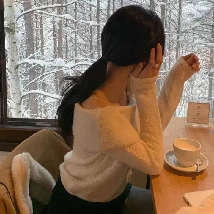 [BUNJANG] Lazy Shop Surm Rietto Noel Ivory Off-Shoulder Knit / 레이지샵 수름 리에뜨 노엘 오프숄더 니트