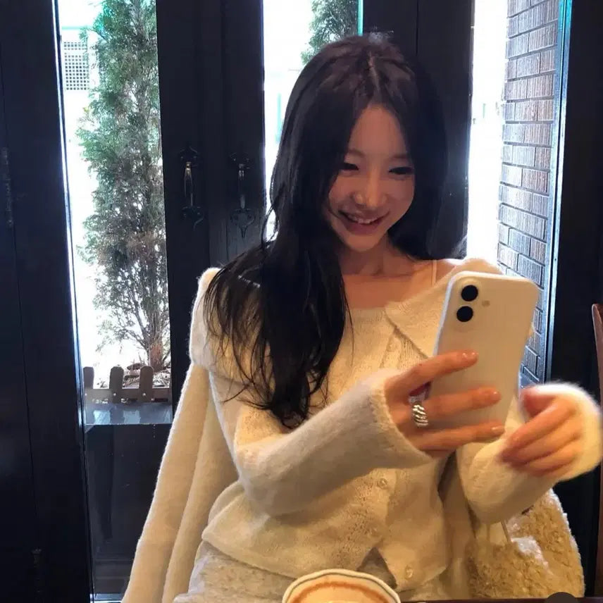 [BUNJANG] Lazy Shop Surm Rietto Noel Ivory Off-Shoulder Knit / 레이지샵 수름 리에뜨 노엘 오프숄더 니트