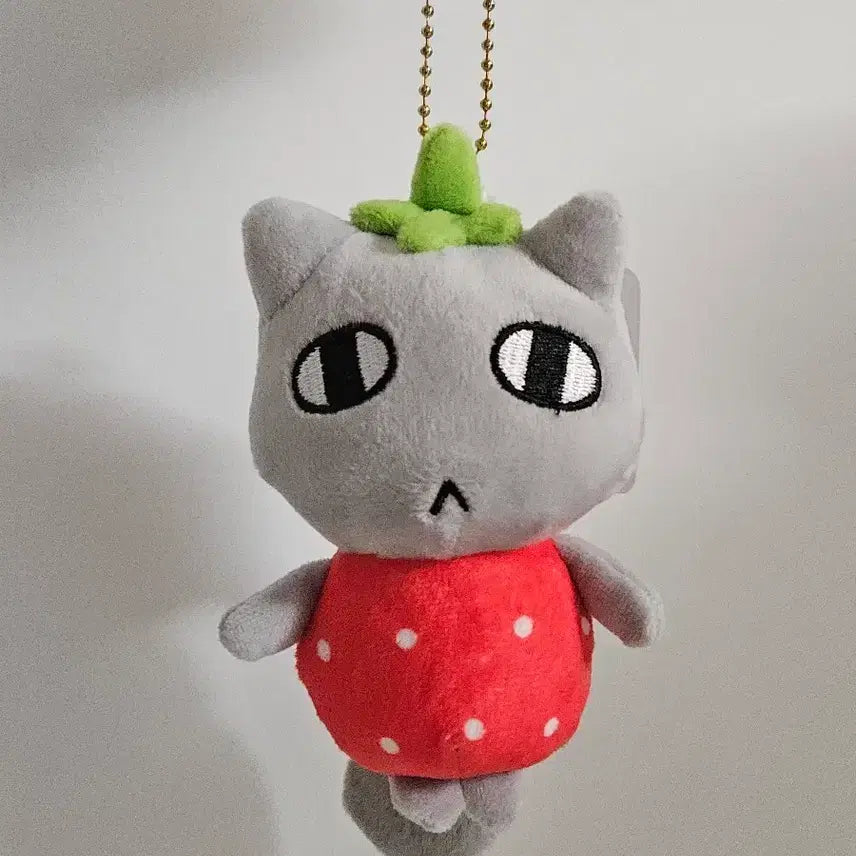 [BUNJANG] Ganadi Gonyani Strawberry Doll Keychain / 가나디 고냐니 딸기 인형 키링