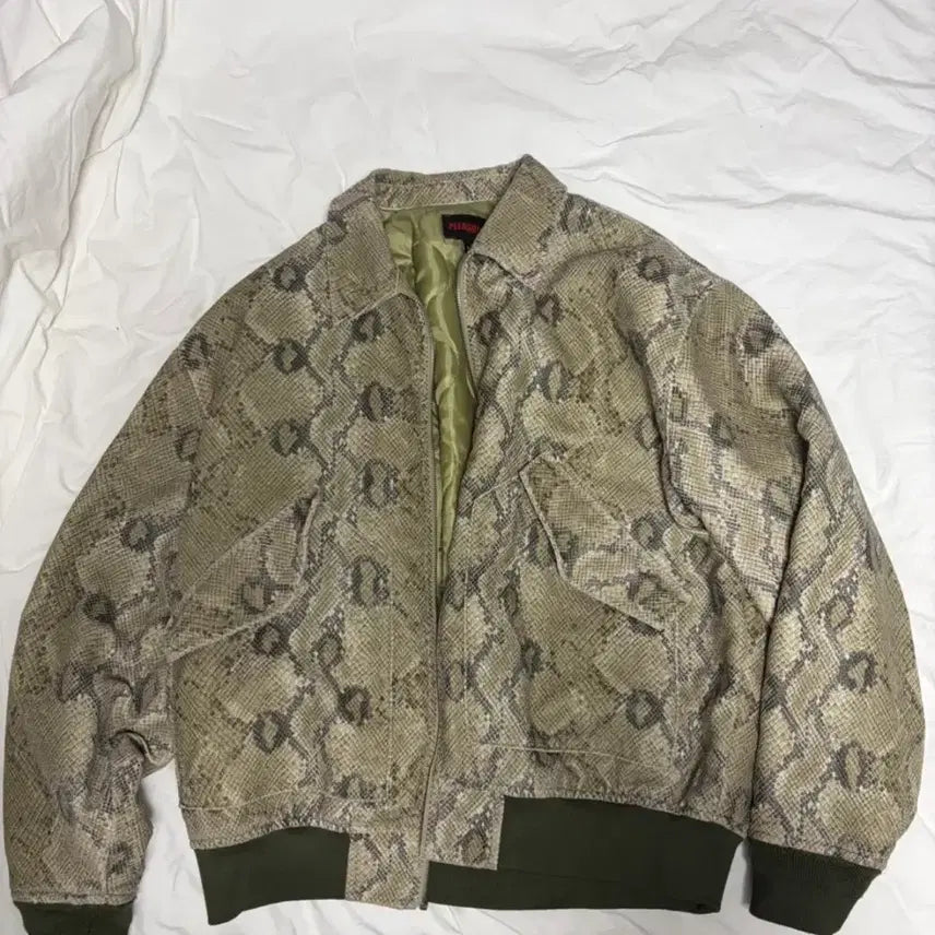 [BUNJANG] P1Harmony Bomber Jacket / 플레져스 뱀피 봄버자켓 m