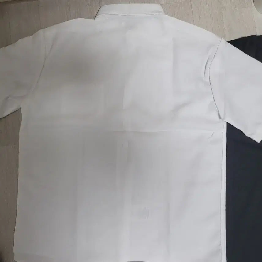 [SOLD OUT] 오버핏 반팔 셔츠 블랙/화이트 (free 사이즈)